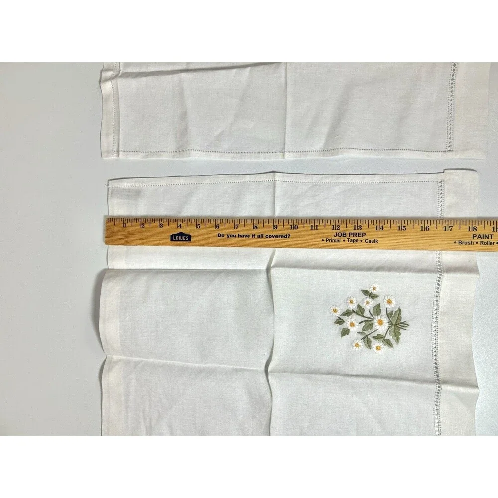 Daisy white linen